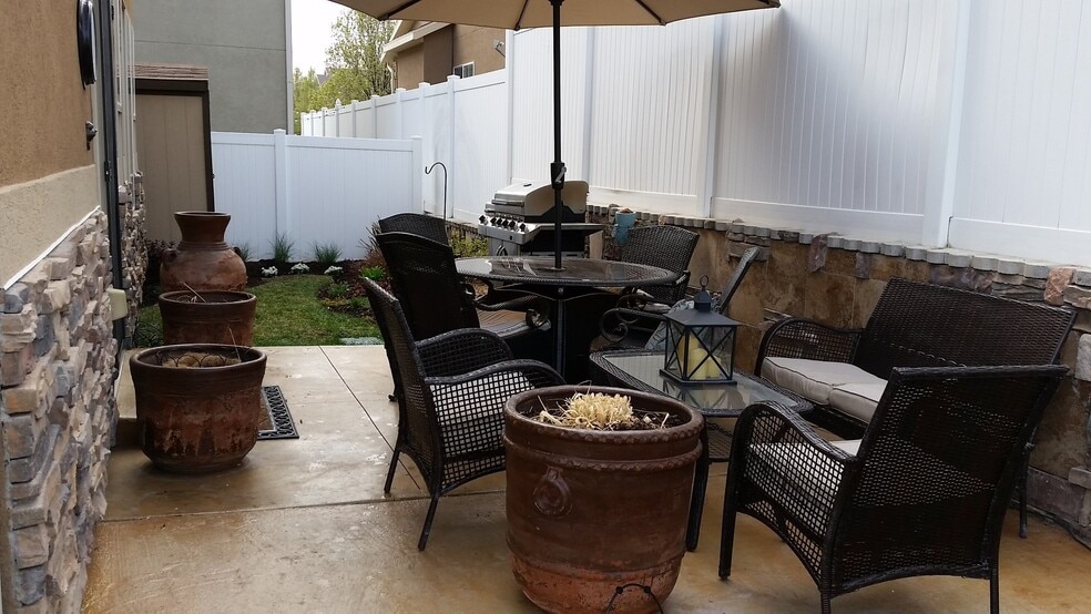 Building Photo - 13437 S Corbin Valley Dr