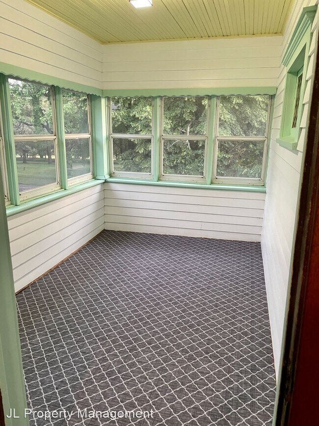 Building Photo - 4 br, 2 bath House - 2208 E Redwood Blvd