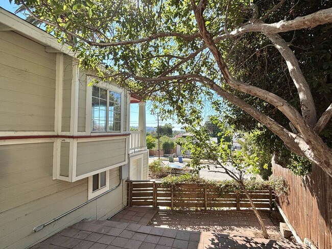 Building Photo - Serene 3bed /2 Bath Craftsman in Heart of ...