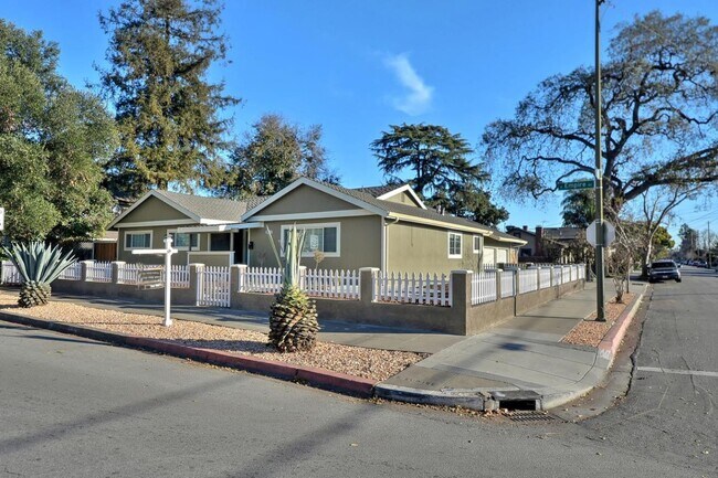 Building Photo - 870 E Empire St