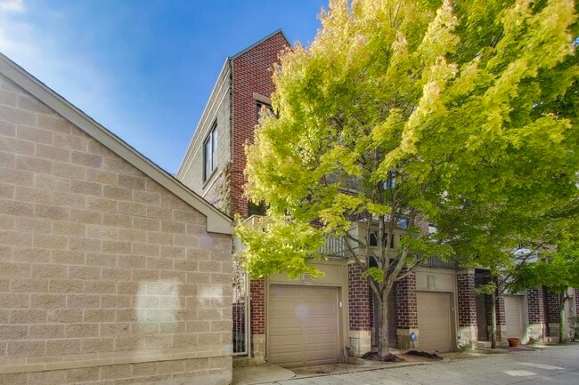 Building Photo - 2743 N Wayne Ave