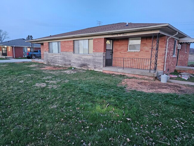 Building Photo - 2323 S Hunter Rd