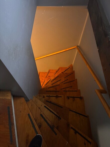 Building Photo - 146 Chandler St