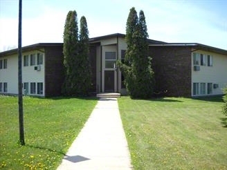 Primary Photo - PINEVIEW APARTMENTS