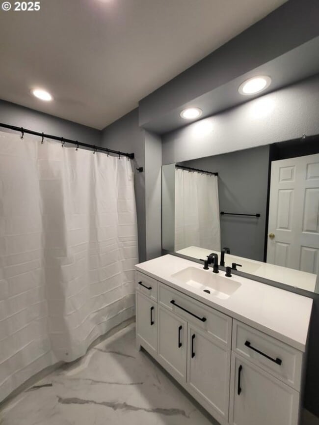 Building Photo - 2114 SE 60th Ave