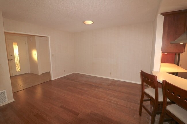Building Photo - 3/2 house in North Clairemont! 2 car garag...
