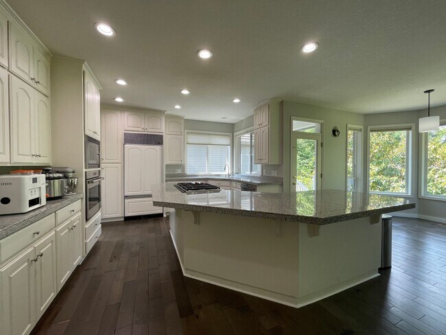 Building Photo - Custom Traditional Home in Montreux Neighborhood 3Bd/2Ba Home with 3 Car Garage!! Close to Cedar ...