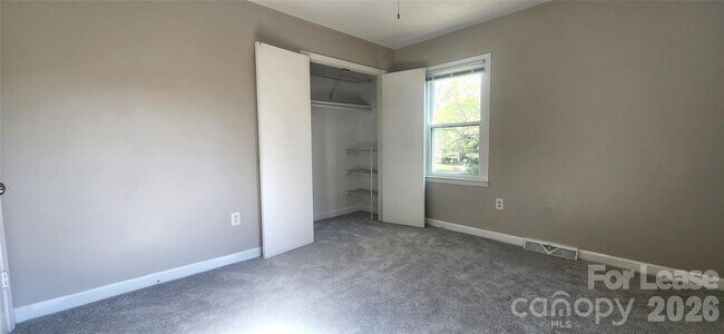 Building Photo - 2015 Glouchester Cir