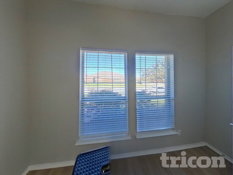 Building Photo - 421 Rowdy Dr