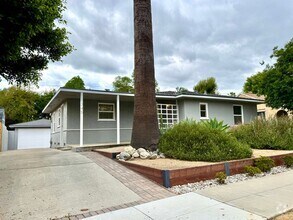 Building Photo - Fabulous 3 bedroom 1 bathroom updated home