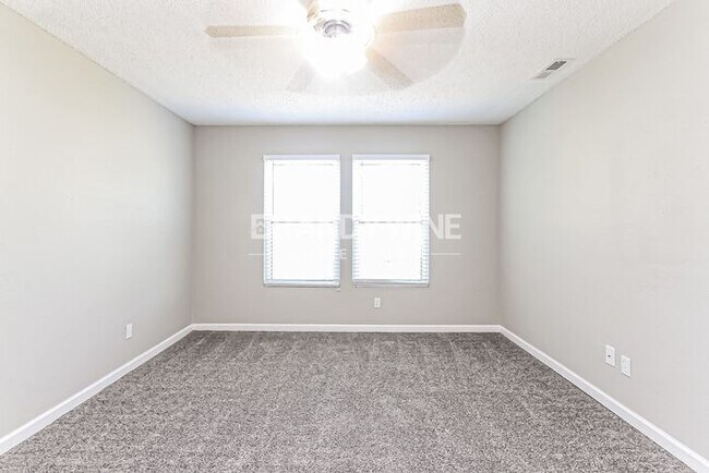 Building Photo - 944 Streamside Dr