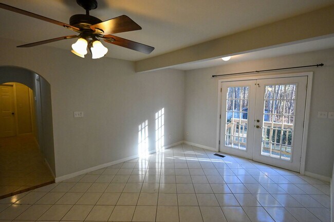 Building Photo - Stunning 3BR / 3BA Home on 2.48 Acres – Hillsborough, NC