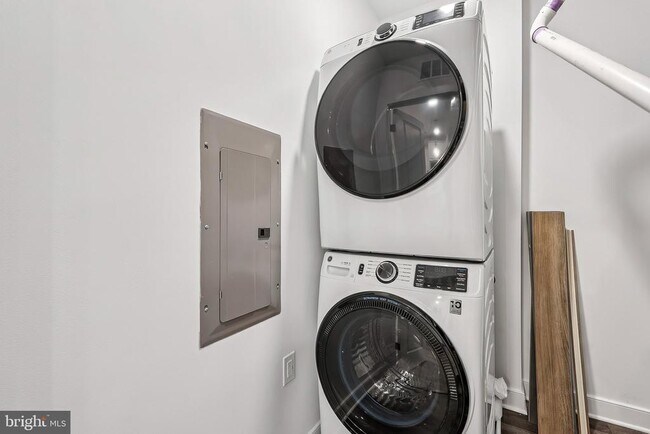 Building Photo - 21731 Dovekie Ter