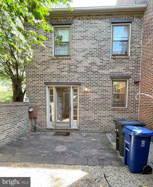 Building Photo - 1208 W Abingdon Dr