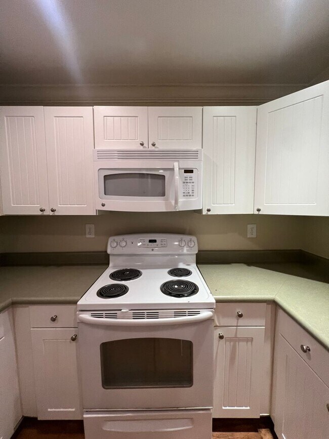 Building Photo - 15-1529 Gutleber