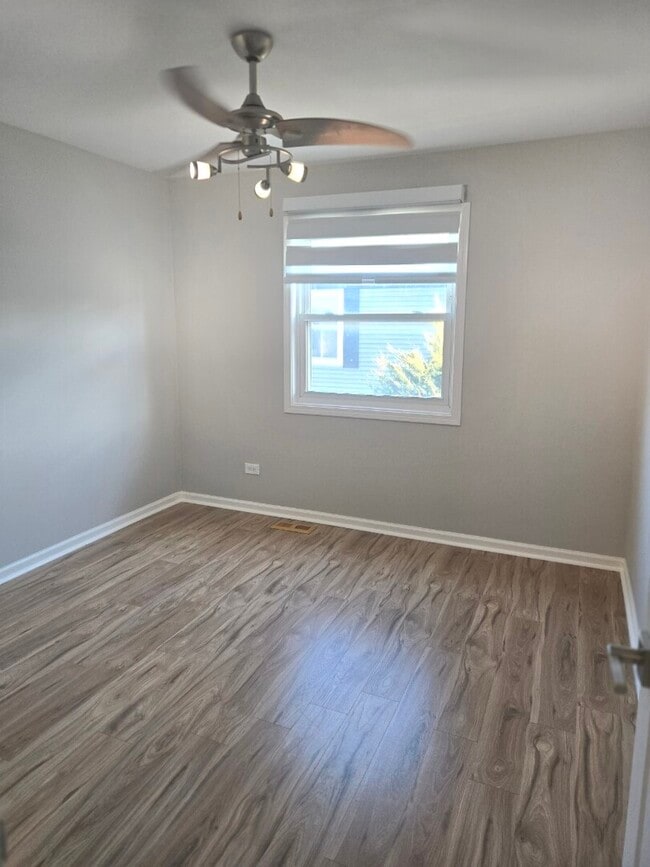 Building Photo - 360 W Inverrary Ln