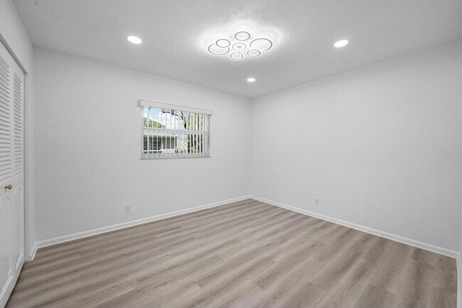 Building Photo - 2303 Lowson Blvd