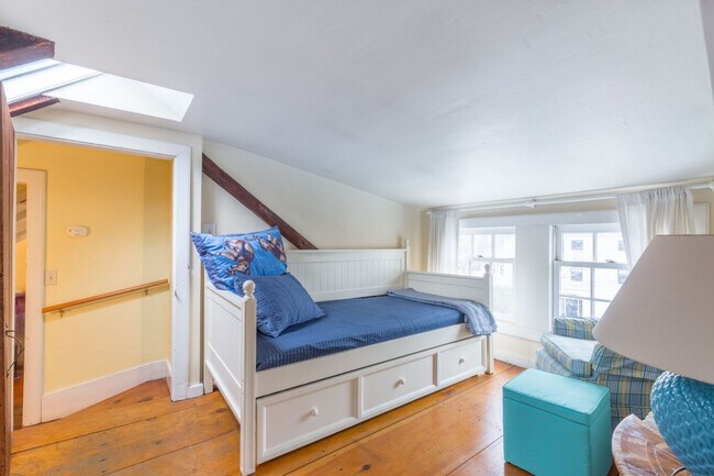Building Photo - 2 Mechanic St