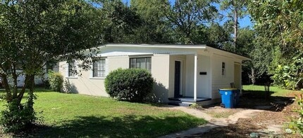 Building Photo - Charming Renovated 4-Bedroom, 2-Bathroom H...