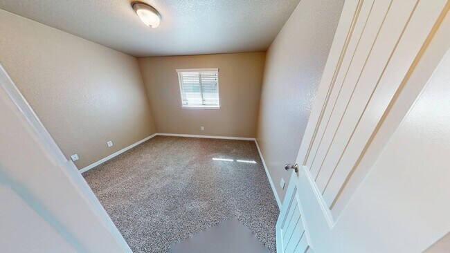 Building Photo - 307 Dober St