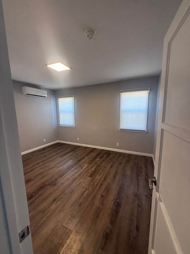 Building Photo - Charming Del Aire Home with A/C, Huge Backyard & Modern Upgrades!