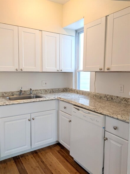 Building Photo - 21 Thorndike St