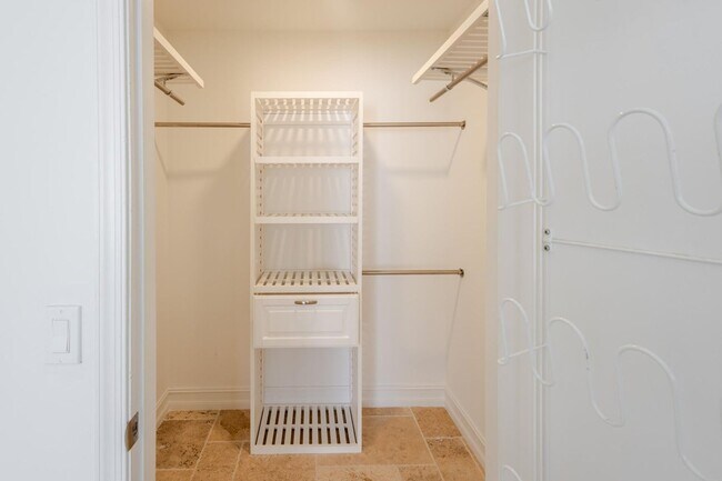 Building Photo - 23157 Bentley Pl