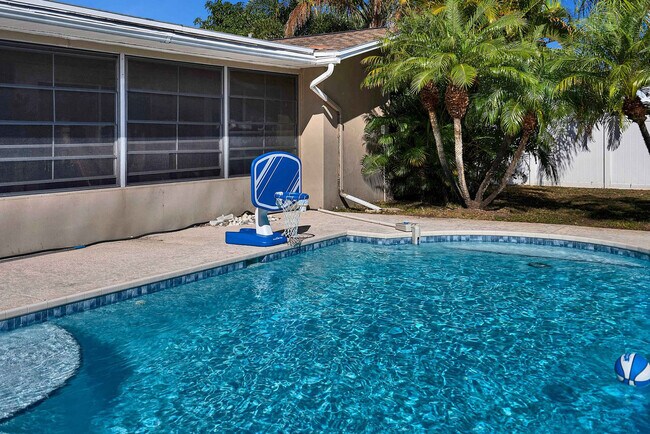 Building Photo - 897 Imperial Dr