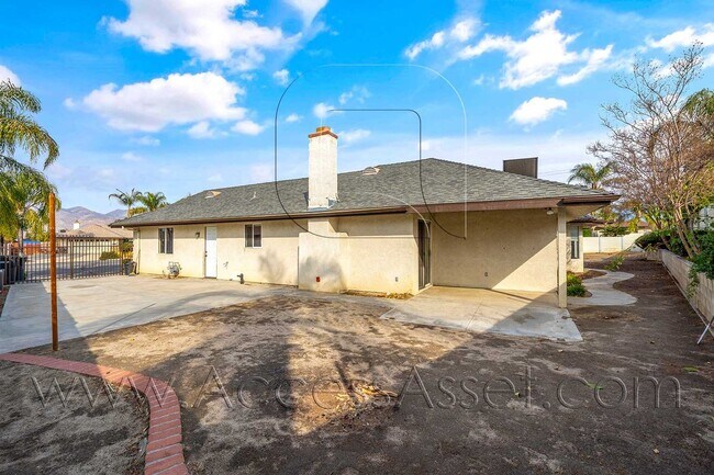 Building Photo - Hemet Rental with Attached Garage, Fireplace & Private Backyard