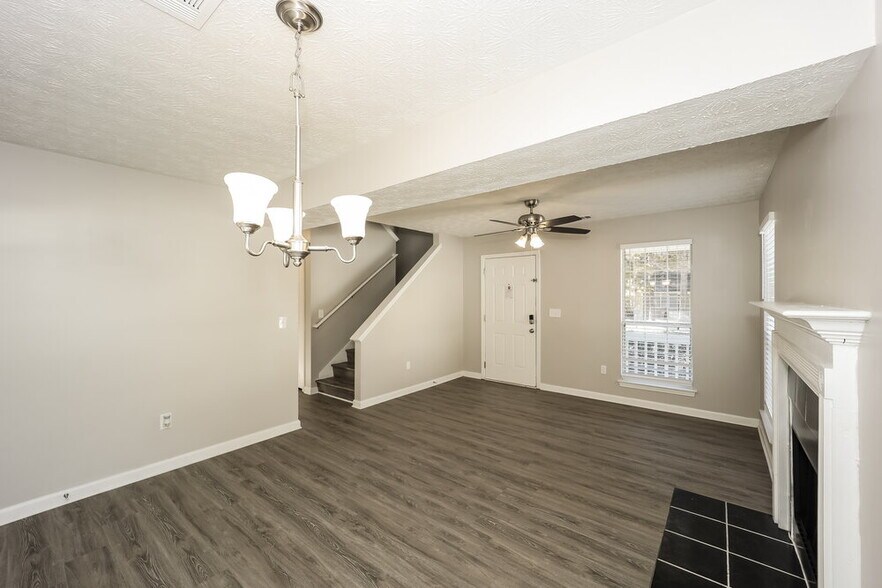 Building Photo - 7196 Williamsburg Dr