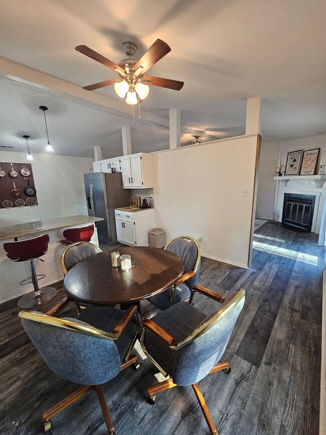 Building Photo - 3 Bedroom Corner Lot Close to Lejeune Blvd