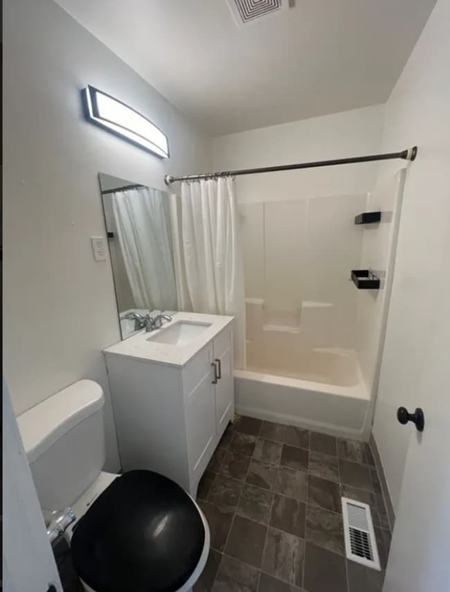 Building Photo - TFSC-B3008-3018