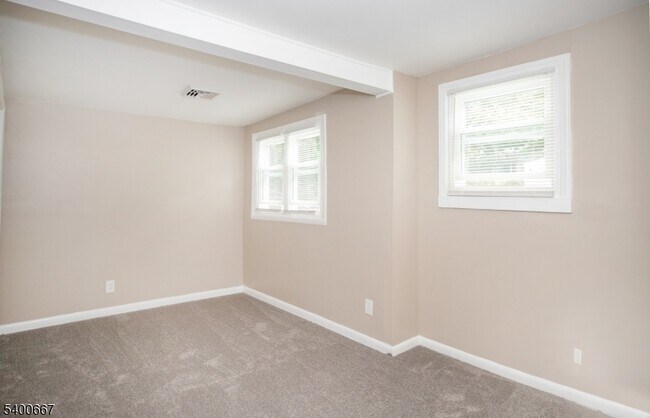 Building Photo - 74 E Shore Rd