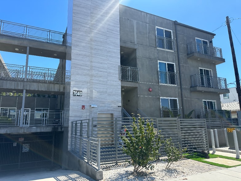 Building Photo - 7040 Woodman Ave