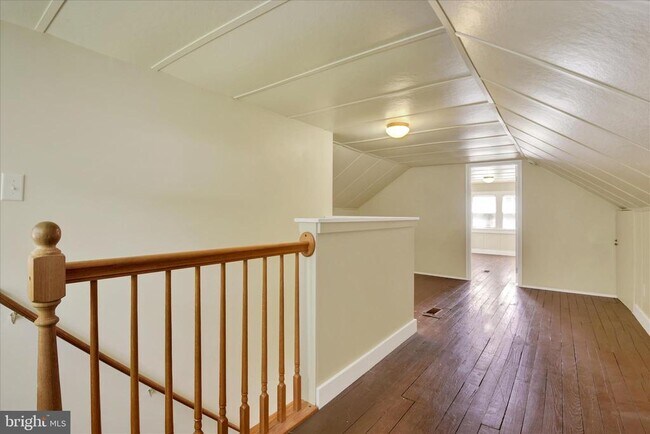Building Photo - 116 2nd Ave