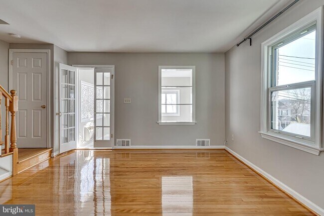 Building Photo - 2722 Jefferson Dr