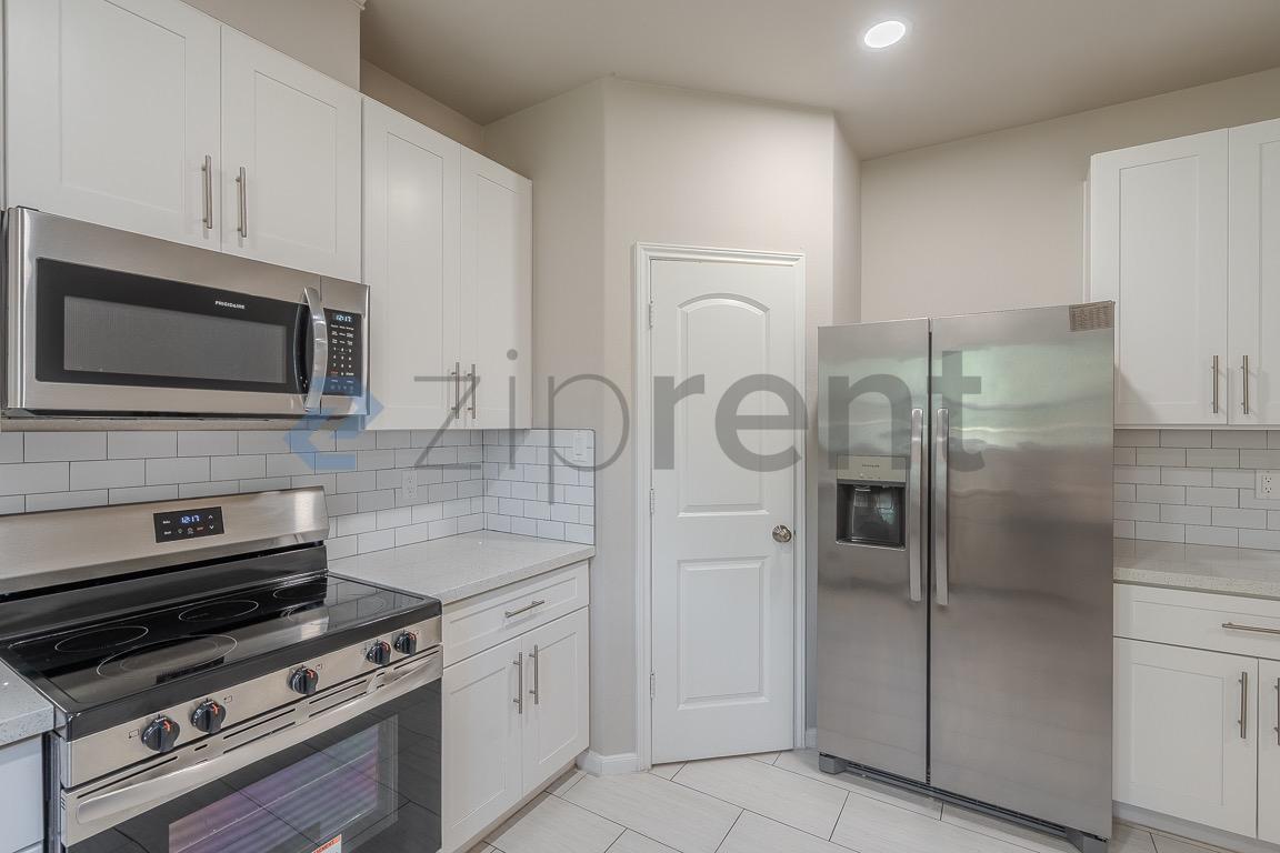 Building Photo - 110 Turner St