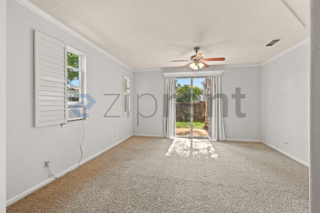 Building Photo - 338 Roundhill Dr