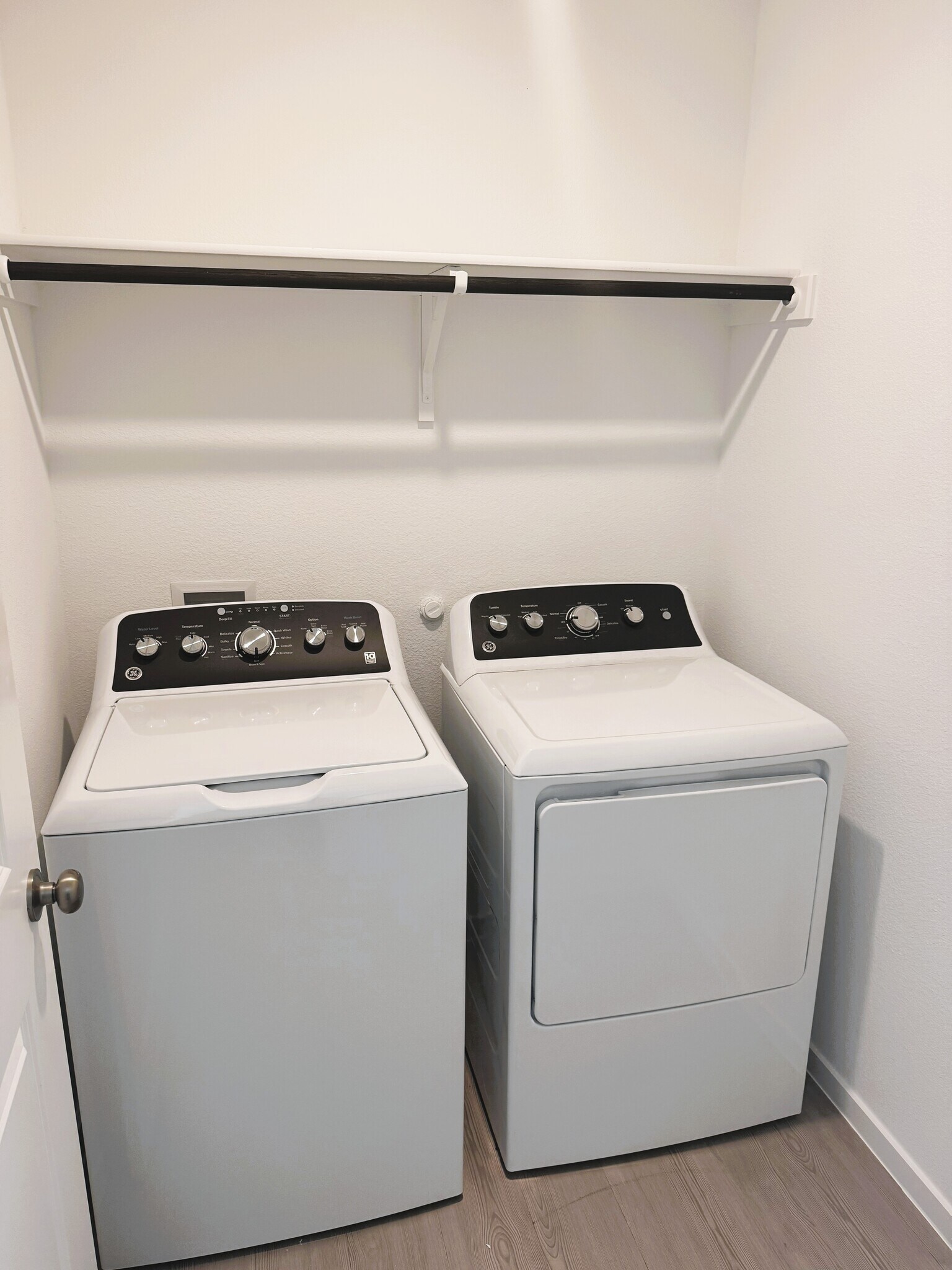 Building Photo - 1271 Falcon Heights Dr