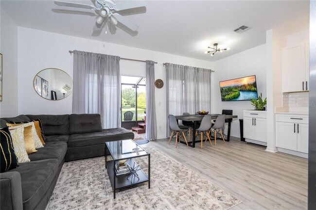 Building Photo - 2433 Caravelle Cir