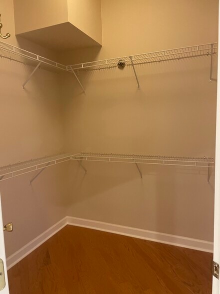 Building Photo - 1855 Cameron Heights Cir