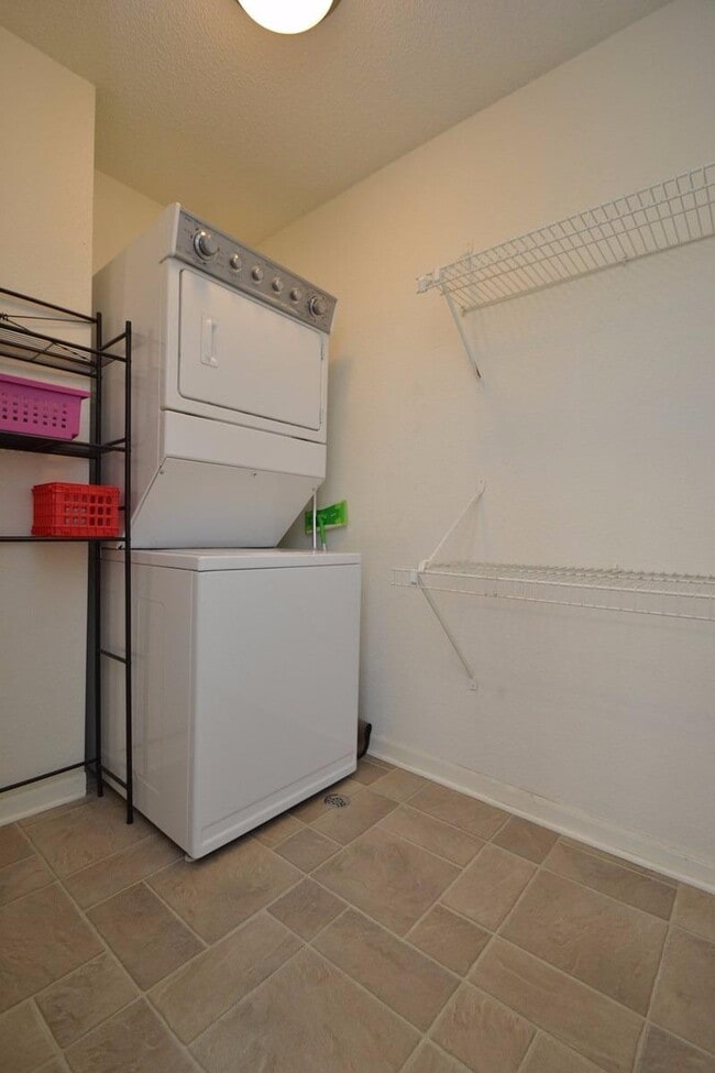 Building Photo - 103 Fieldcrest St