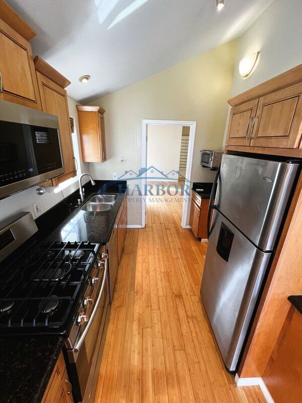 Building Photo - 668 W Paseo Del Mar