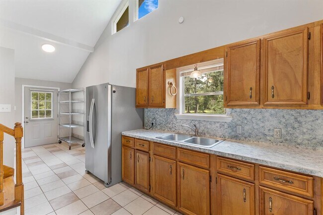 Building Photo - 14519 Oakleaf Dr
