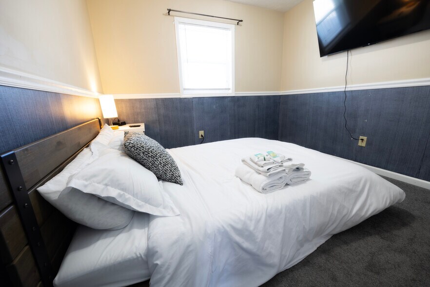 Building Photo - 6470 W Smith Rd