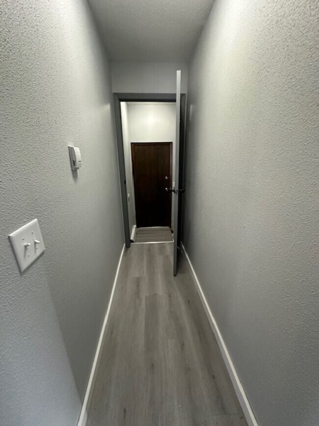 Building Photo - 603 3rd Ave NW