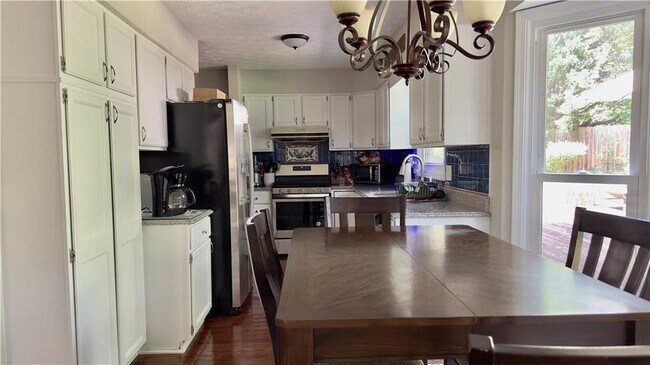 Building Photo - 4603 Villa Chase Dr NE