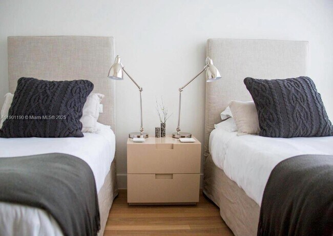 Building Photo - 100 South Pointe Dr