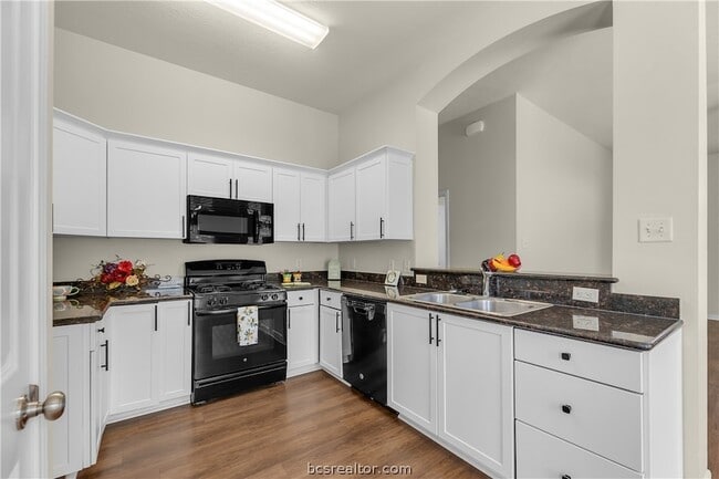 Building Photo - 240 Fieldstone Pl