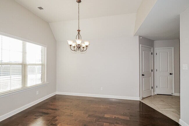 Building Photo - 1415 Chase Cv